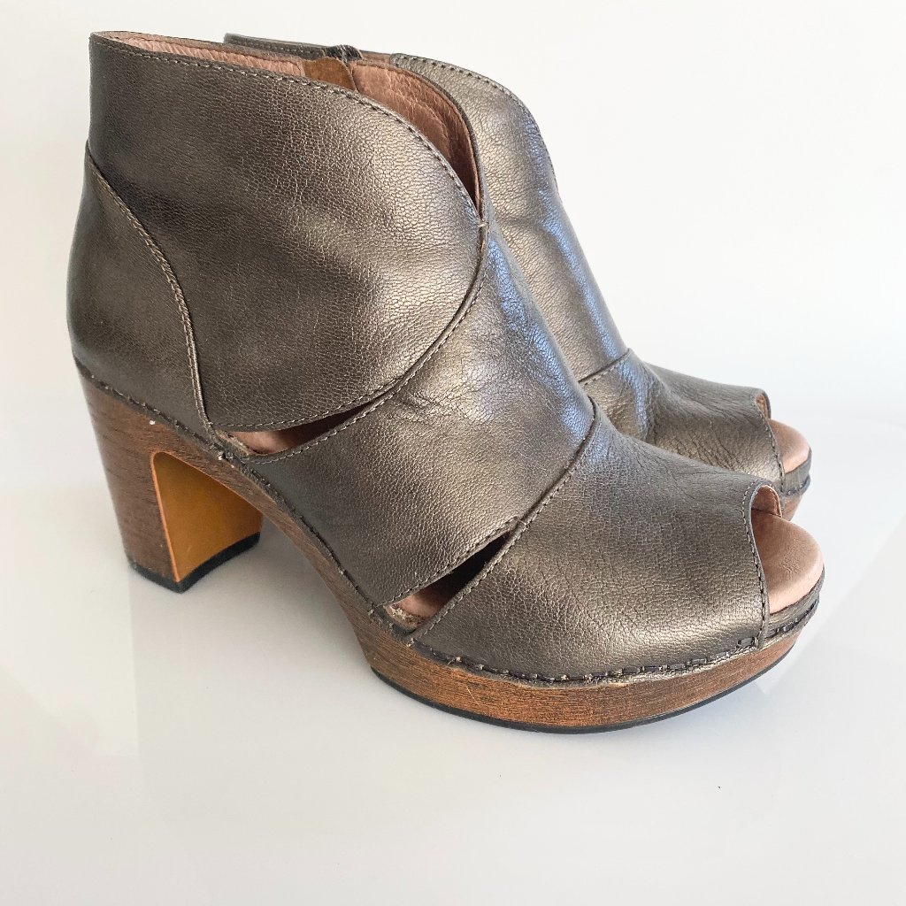 Dansko Delphina (Aged Bronze Metallic) Heels